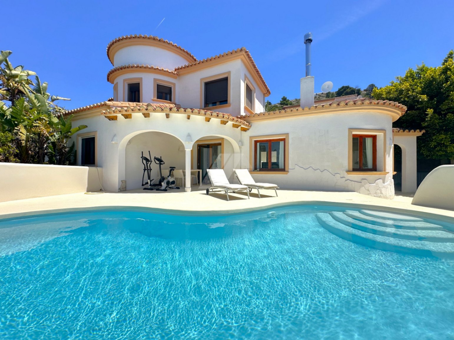 Renovierte mediterrane Villa mit Ibiza-Charme in Benitachell.
