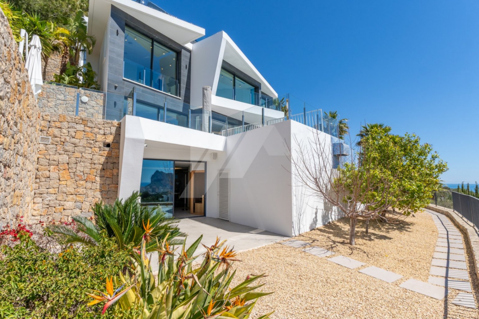 Villa de lujo con vistas panorámicas al mar en venta en Benissa, Costa Blanca.
