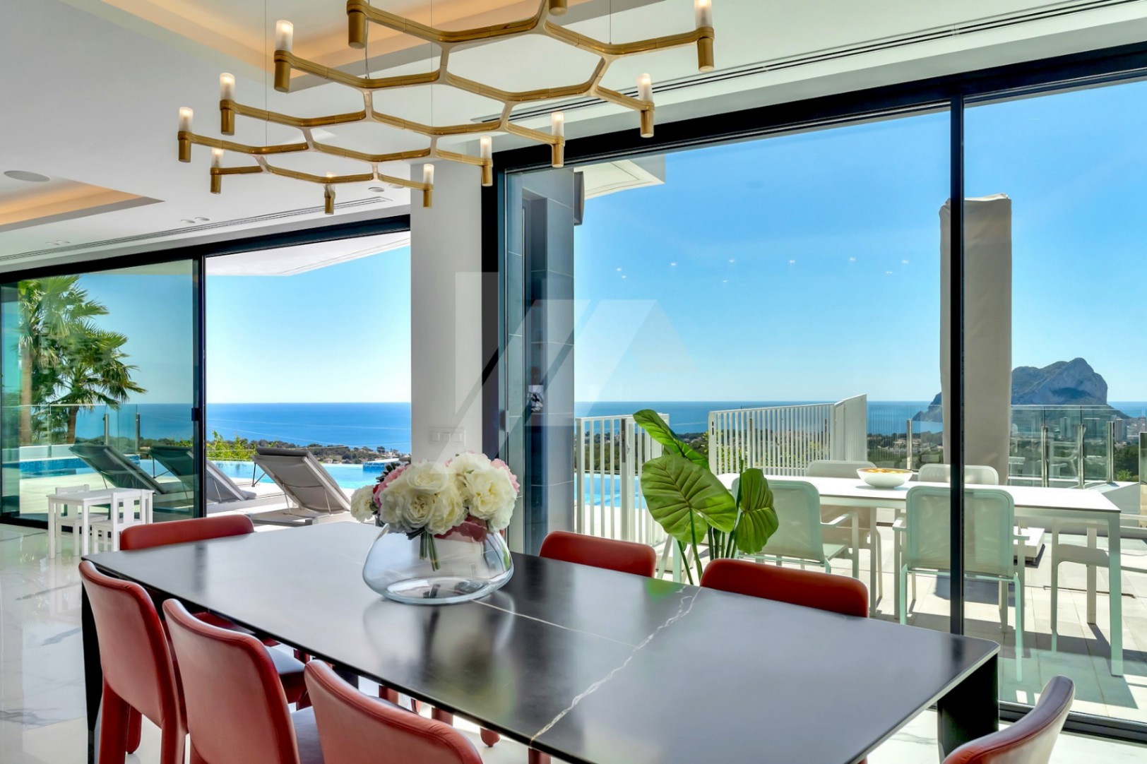 Villa de lujo con vistas panorámicas al mar en venta en Benissa, Costa Blanca.