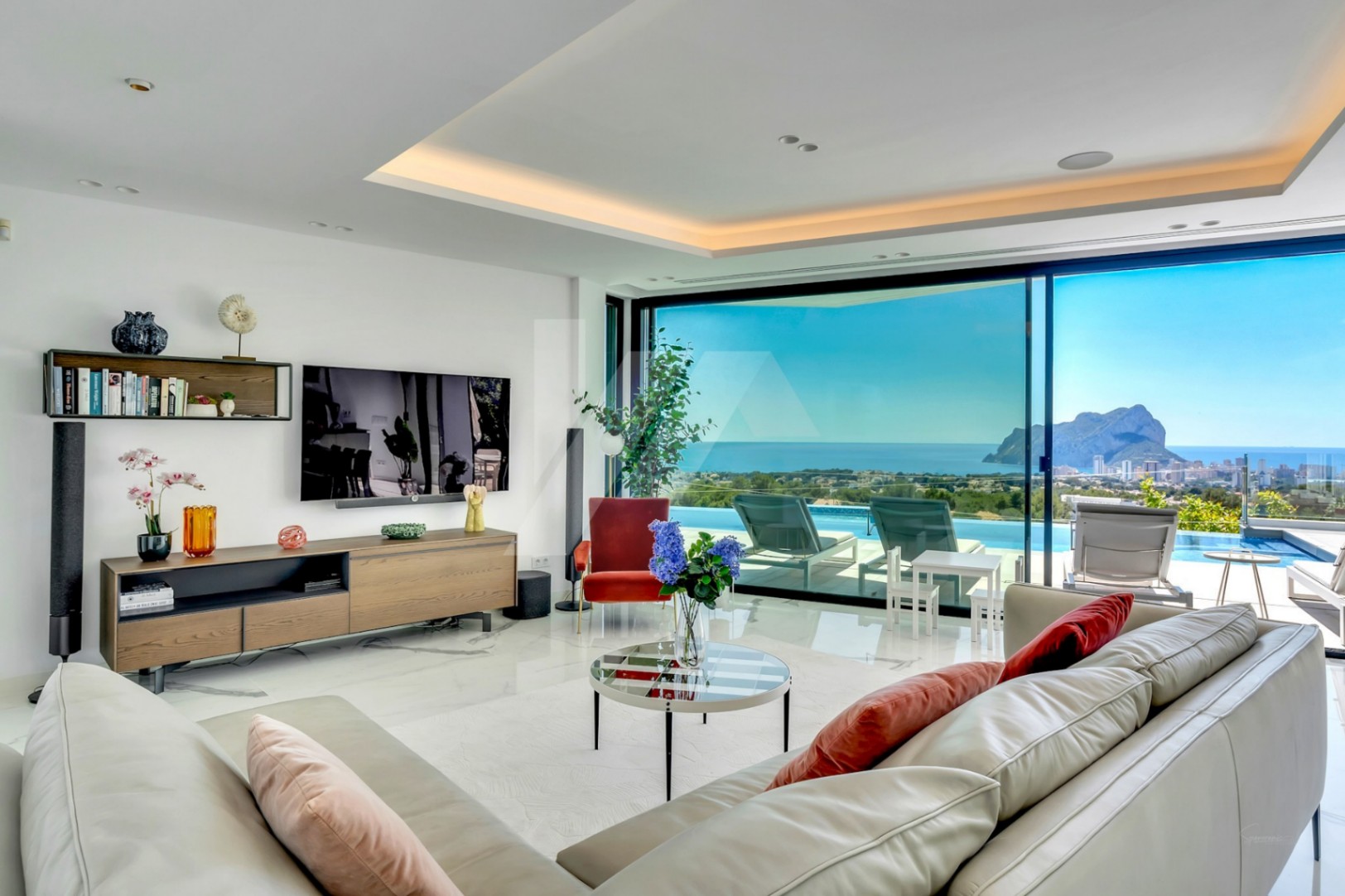 Villa de lujo con vistas panorámicas al mar en venta en Benissa, Costa Blanca.