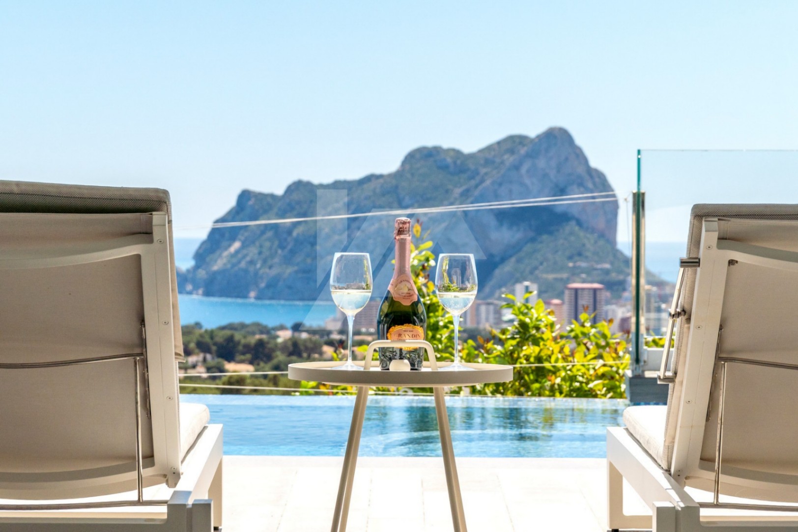 Villa de lujo con vistas panorámicas al mar en venta en Benissa, Costa Blanca.