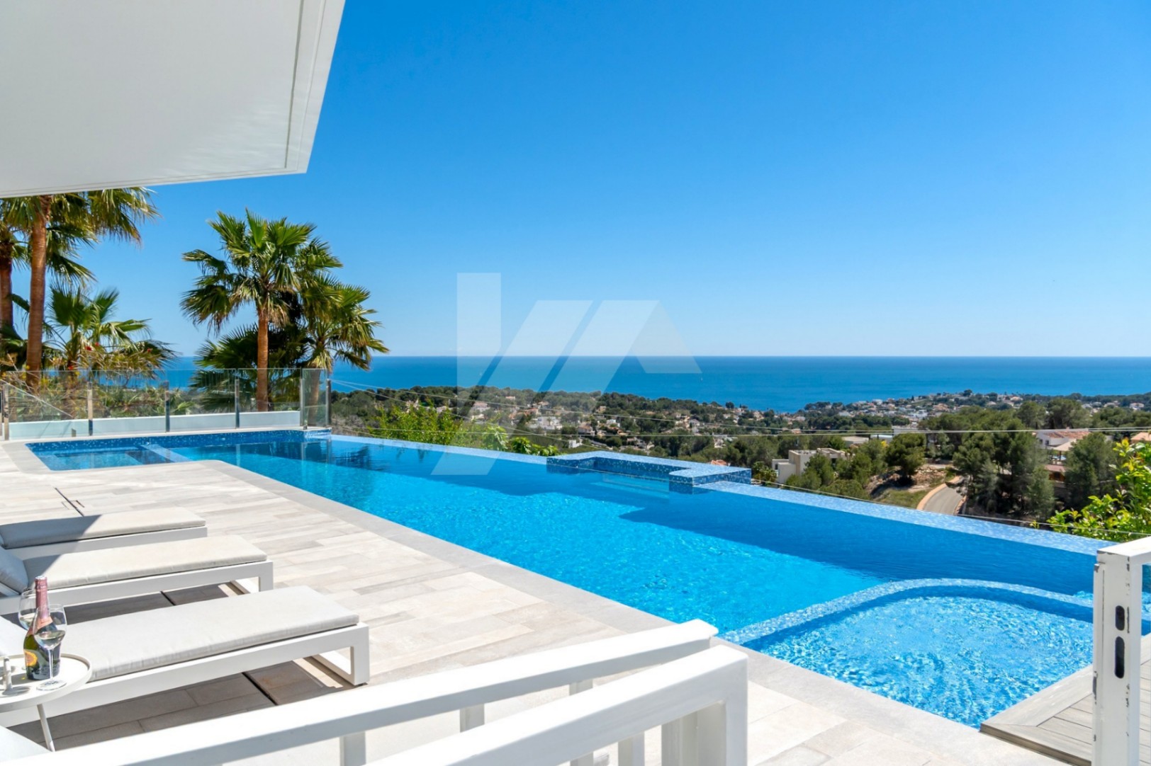 Villa de lujo con vistas panorámicas al mar en venta en Benissa, Costa Blanca.