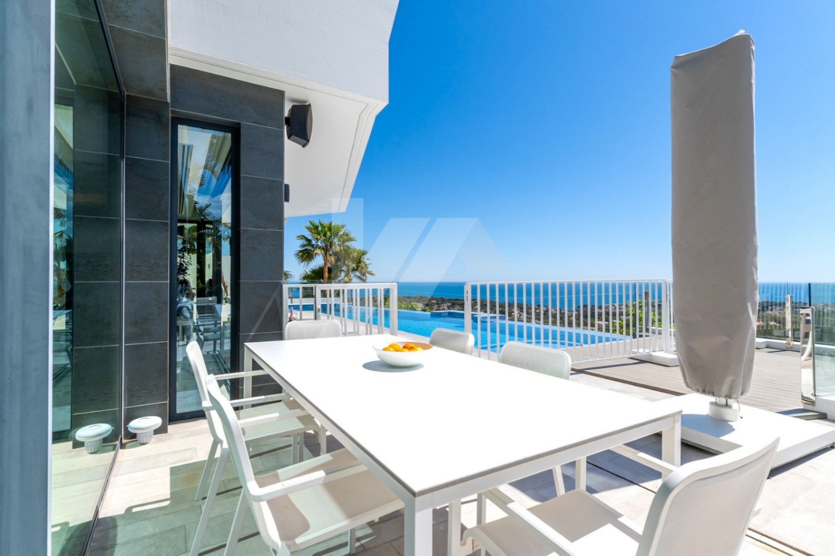Villa de lujo con vistas panorámicas al mar en venta en Benissa, Costa Blanca.