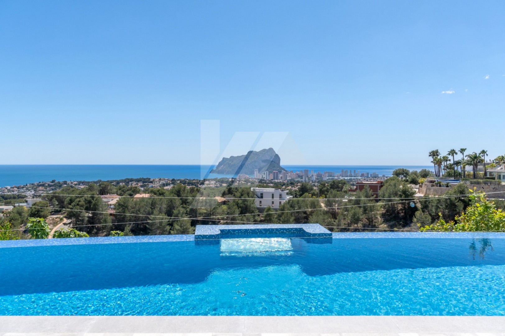 Villa de lujo con vistas panorámicas al mar en venta en Benissa, Costa Blanca.