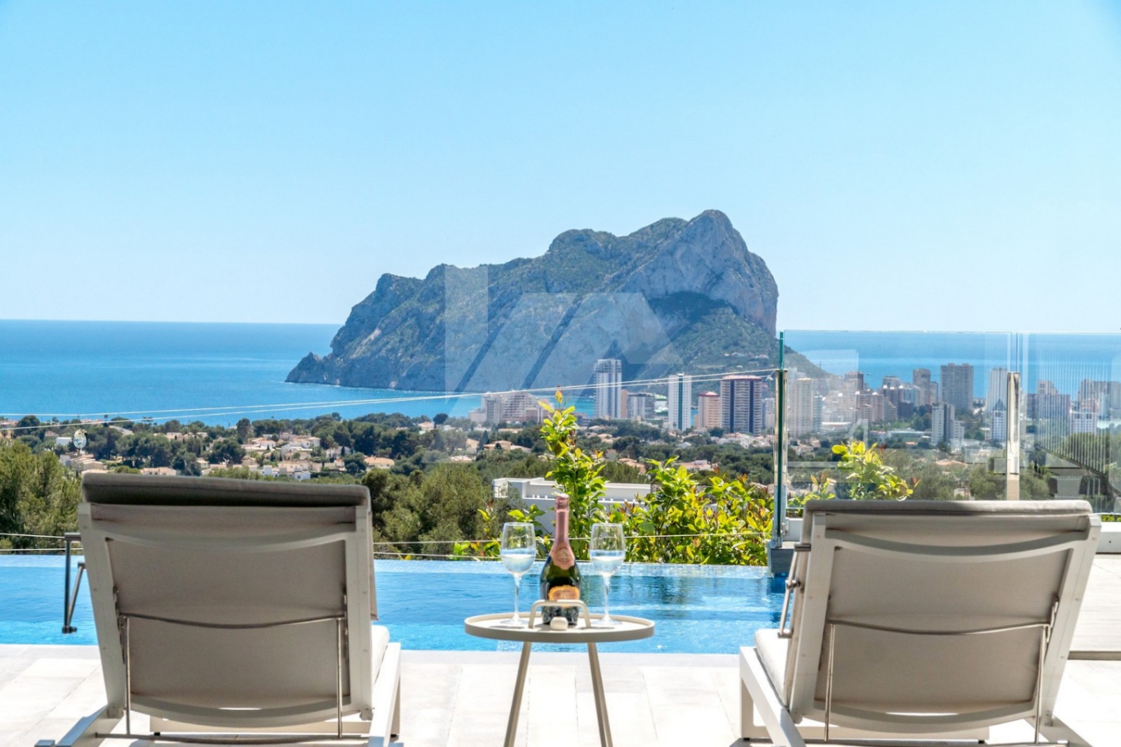 Villa de lujo con vistas panorámicas al mar en venta en Benissa, Costa Blanca.