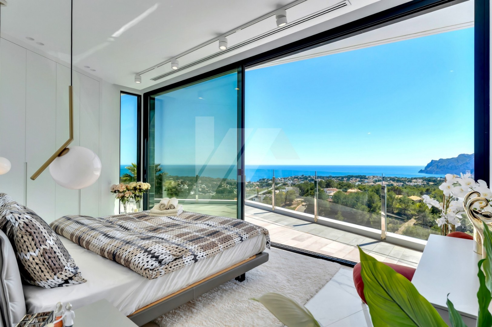 Villa de lujo con vistas panorámicas al mar en venta en Benissa, Costa Blanca.