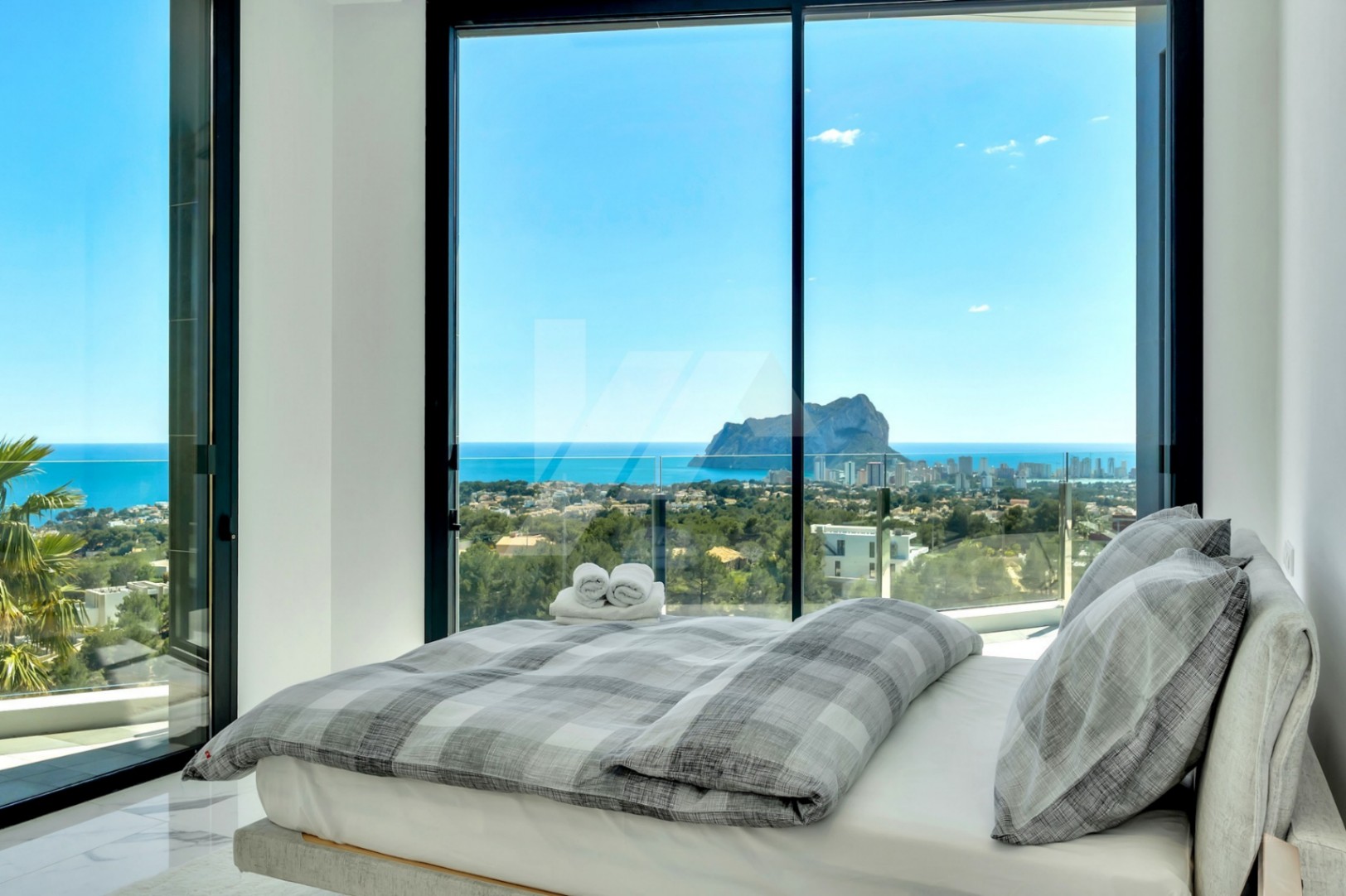 Villa de lujo con vistas panorámicas al mar en venta en Benissa, Costa Blanca.
