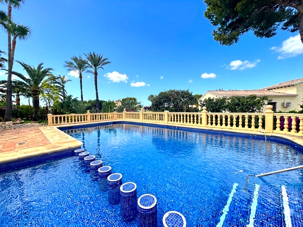 Bungalow zu verkaufen in Moraira, Costa Blanca.