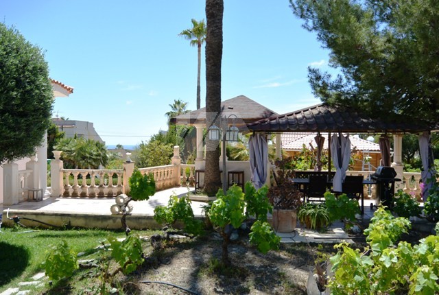 Villa zur Investition zu verkaufen in Calpe, Costa Blanca.