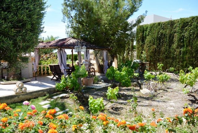 Villa zur Investition zu verkaufen in Calpe, Costa Blanca.