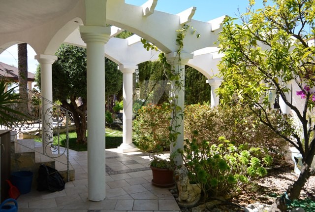 Villa zur Investition zu verkaufen in Calpe, Costa Blanca.