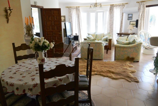 Villa zur Investition zu verkaufen in Calpe, Costa Blanca.
