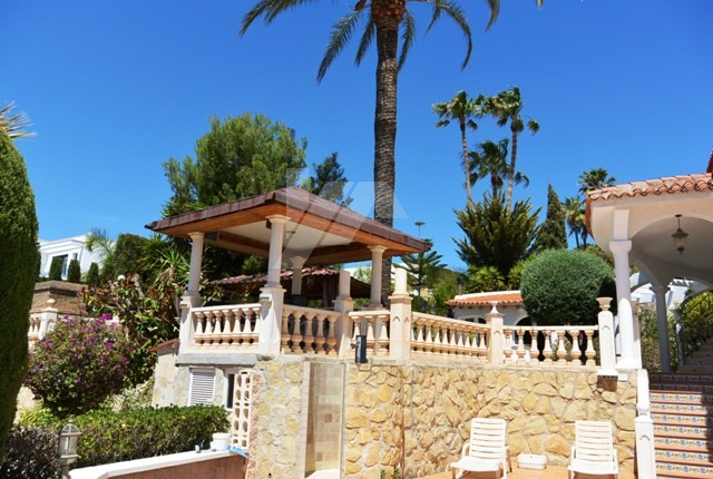 Villa zur Investition zu verkaufen in Calpe, Costa Blanca.