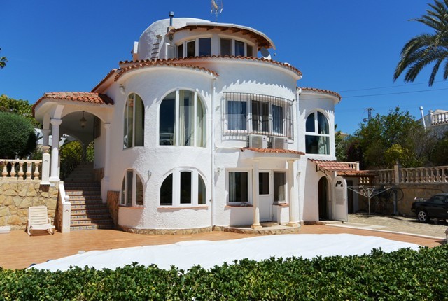 Villa zur Investition zu verkaufen in Calpe, Costa Blanca.