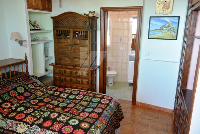 Villa zur Investition zu verkaufen in Calpe, Costa Blanca.