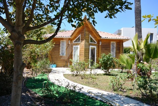 Villa zur Investition zu verkaufen in Calpe, Costa Blanca.