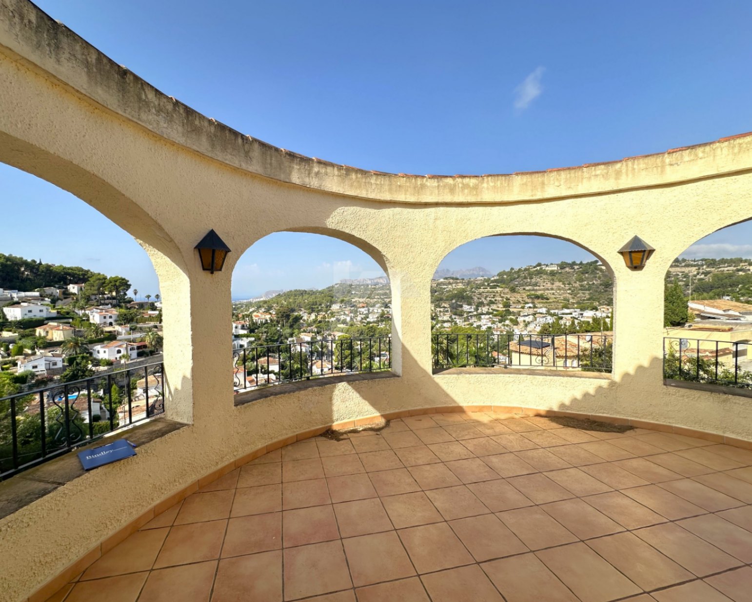 Villa mit Meerblick zu verkaufen in Benissa Costa, Costa Blanca.