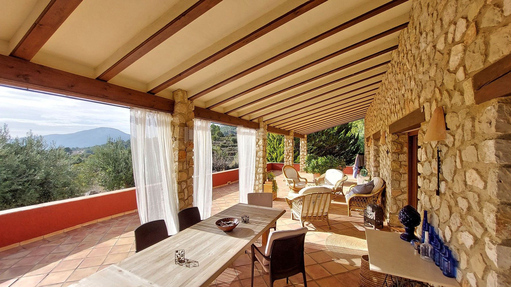 Finca rústica en venta con vistas al mar y a la montaña en Finestrat, Costa Blanca.