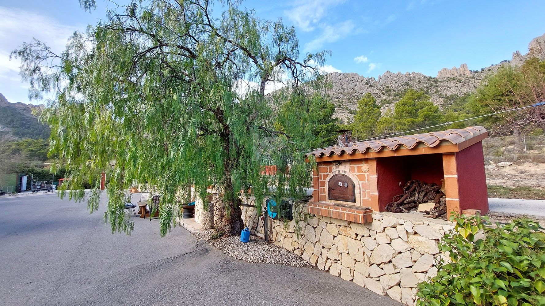 Finca rústica en venta con vistas al mar y a la montaña en Finestrat, Costa Blanca.