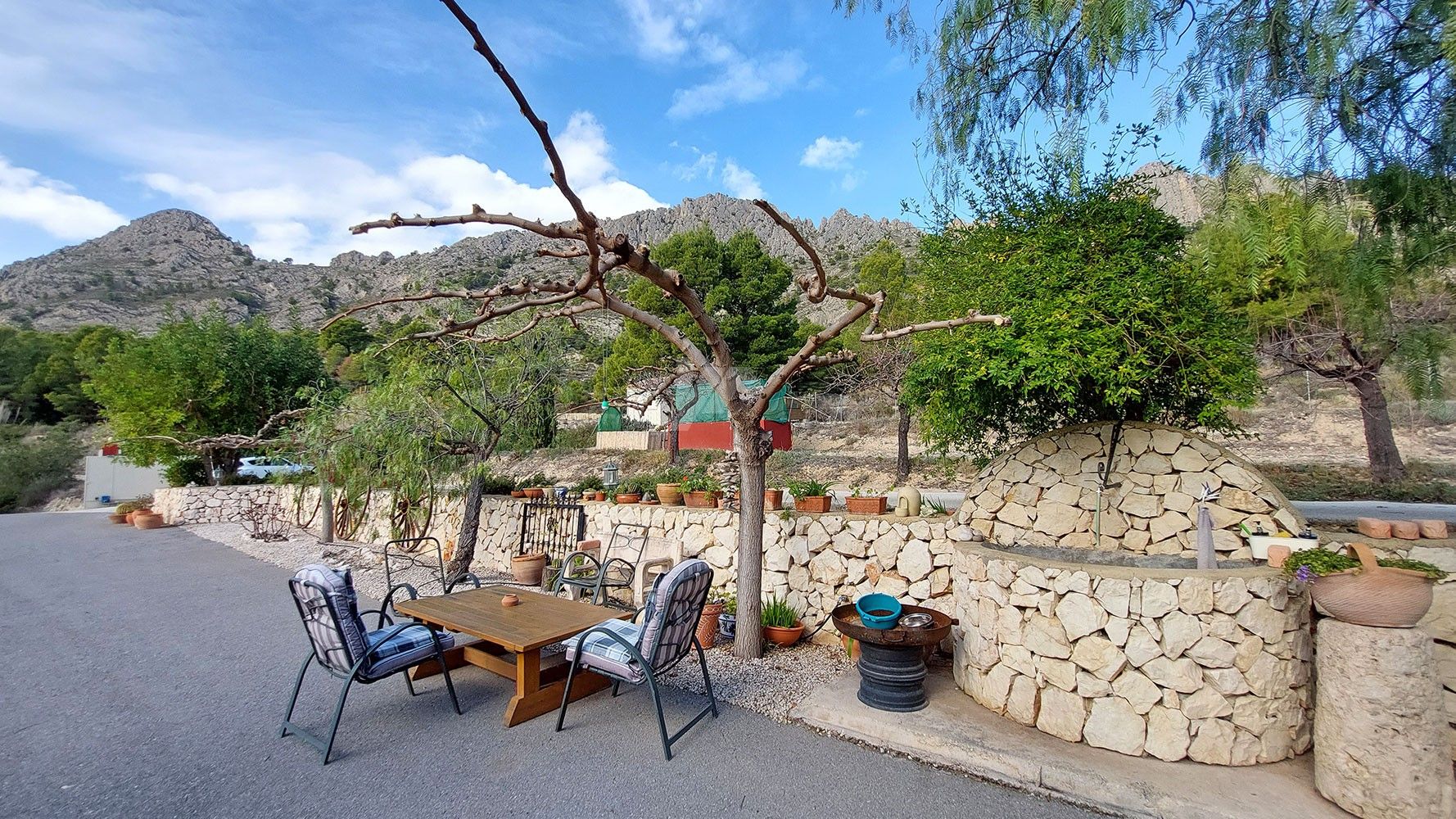 Finca rústica en venta con vistas al mar y a la montaña en Finestrat, Costa Blanca.