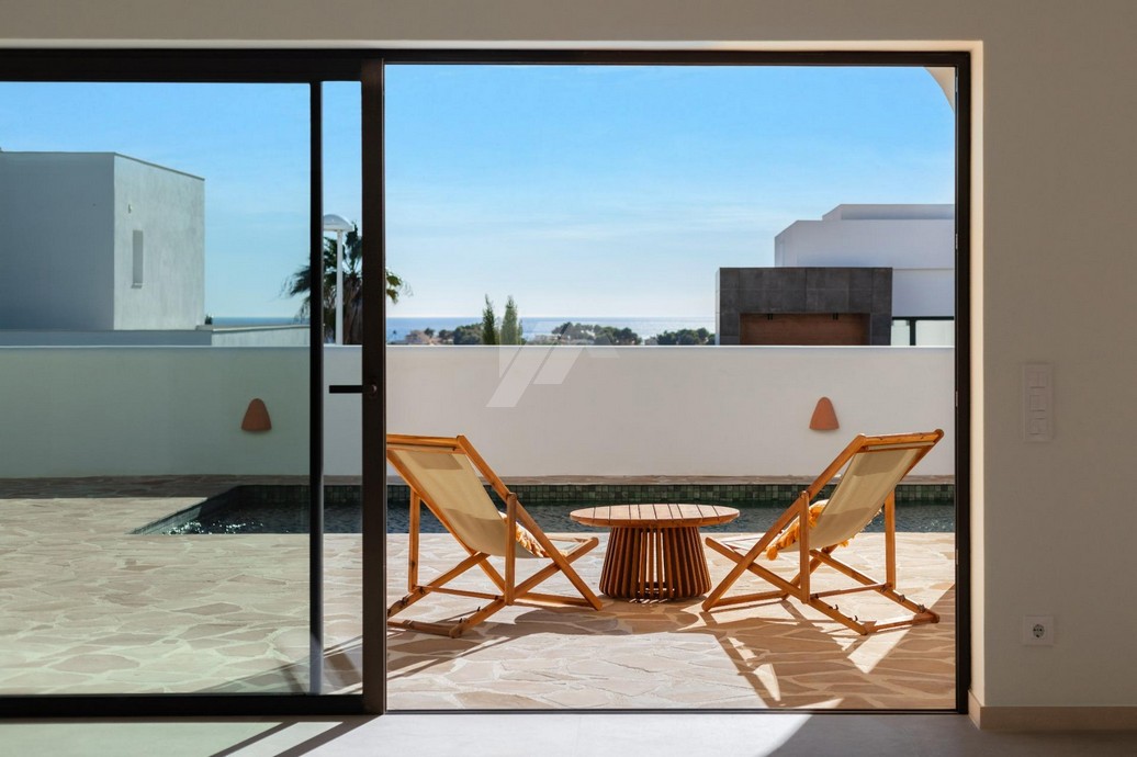 Villa im Ibiza-Stil zum Verkauf in Moraira, Costa Blanca.