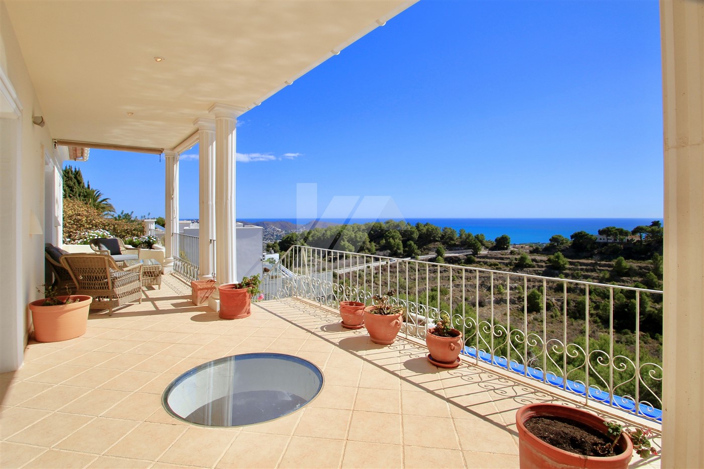 Luxusvilla zum Verkauf mit Panoramablick auf das Meer in Moraira, Costa Blanca.