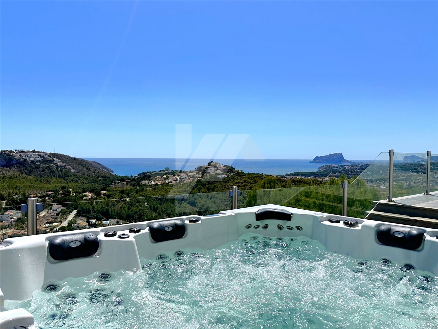 Villa mit Panoramablick auf das Meer zum Verkauf in Moraira, Costa Blanca.