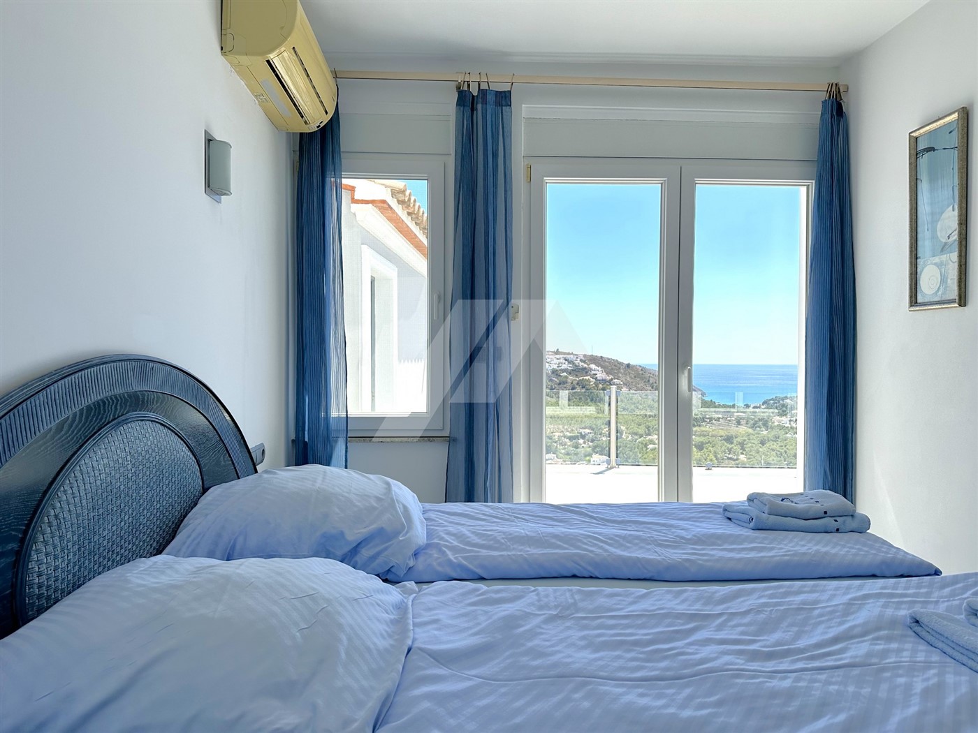 Villa mit Panoramablick auf das Meer zum Verkauf in Moraira, Costa Blanca.