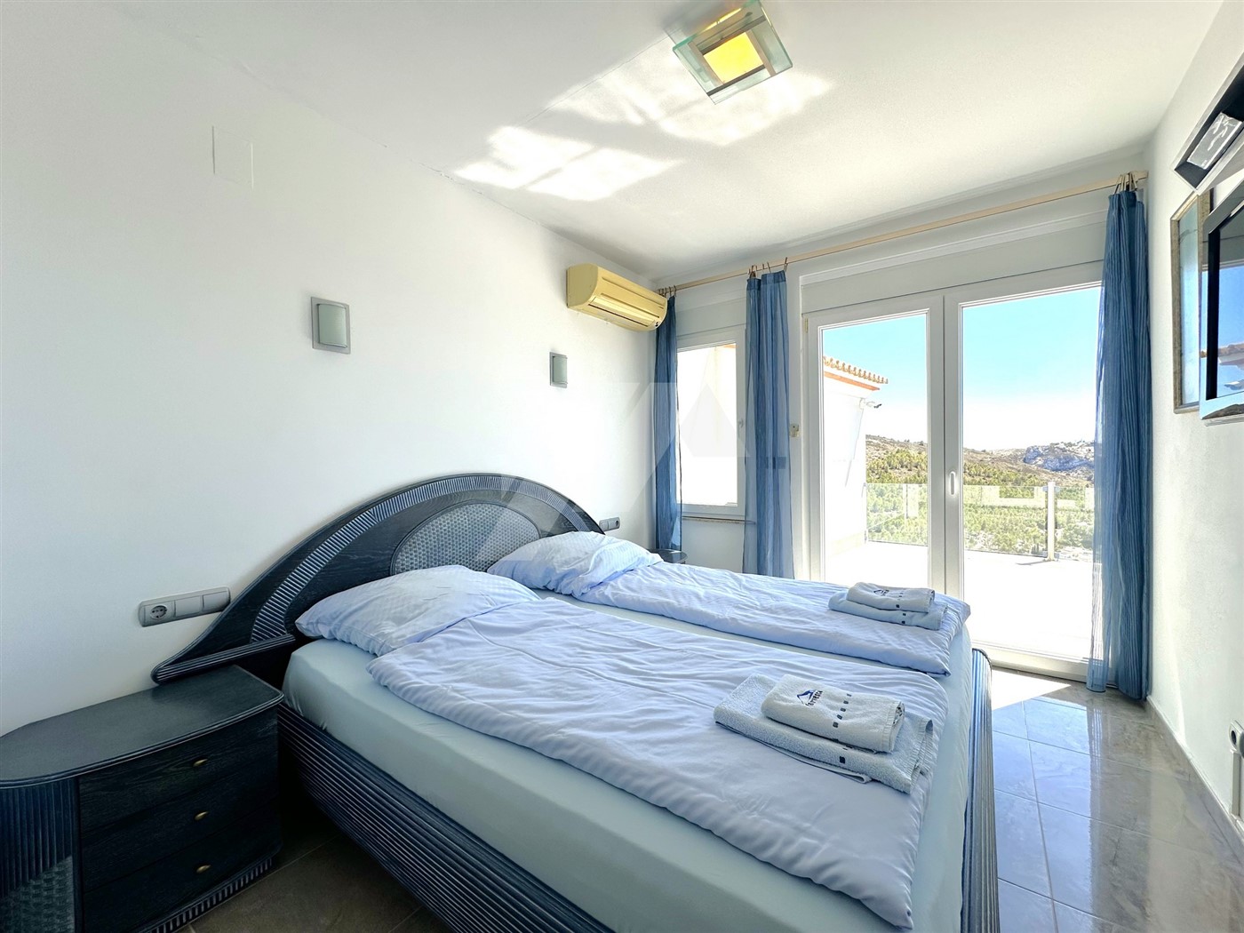 Villa mit Panoramablick auf das Meer zum Verkauf in Moraira, Costa Blanca.