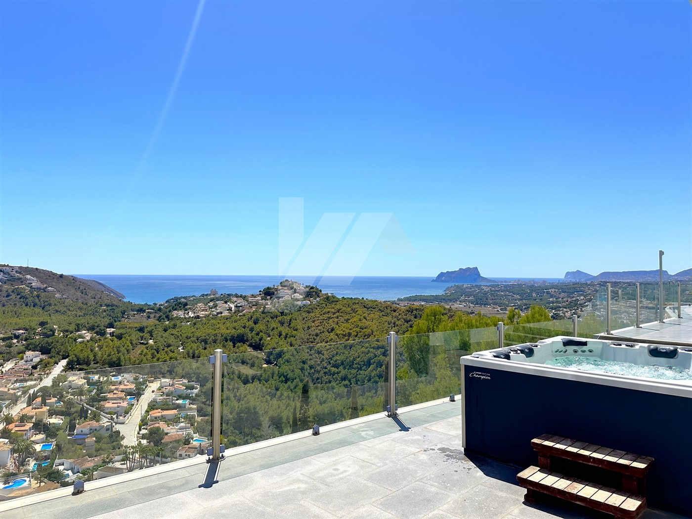 Villa mit Panoramablick auf das Meer zum Verkauf in Moraira, Costa Blanca.