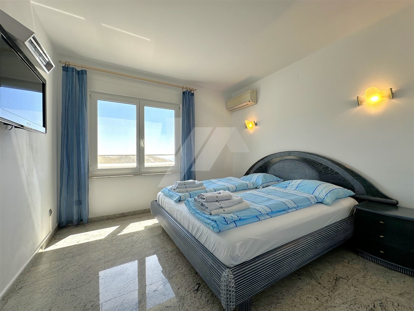 Villa mit Panoramablick auf das Meer zum Verkauf in Moraira, Costa Blanca.