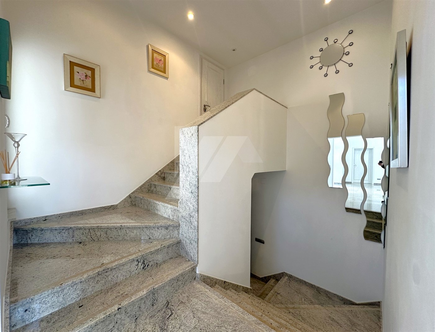 Villa mit Panoramablick auf das Meer zum Verkauf in Moraira, Costa Blanca.