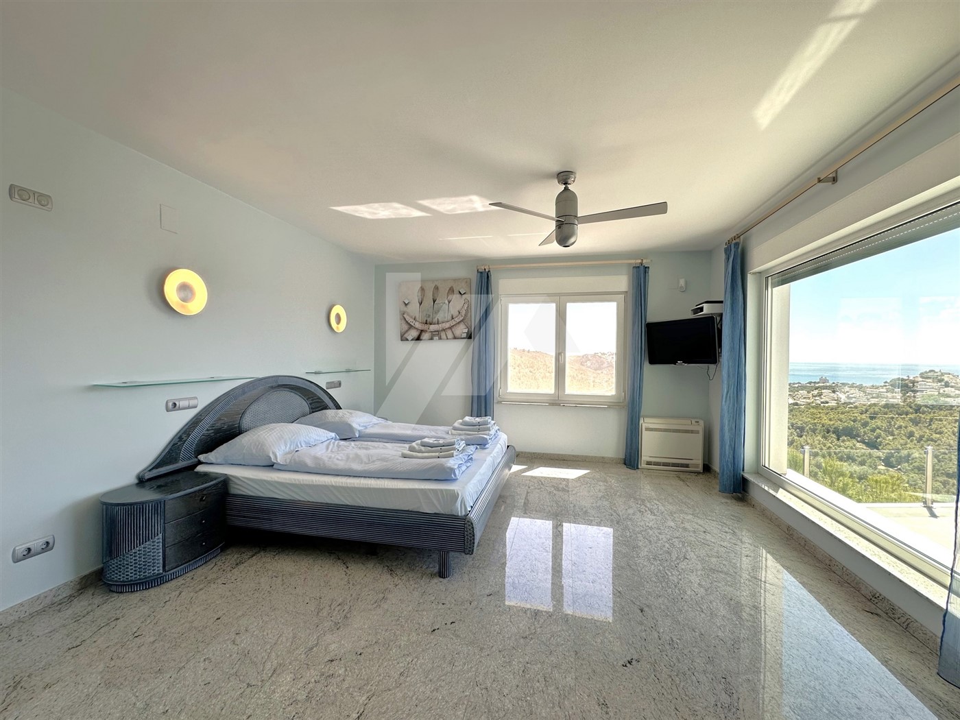 Villa mit Panoramablick auf das Meer zum Verkauf in Moraira, Costa Blanca.