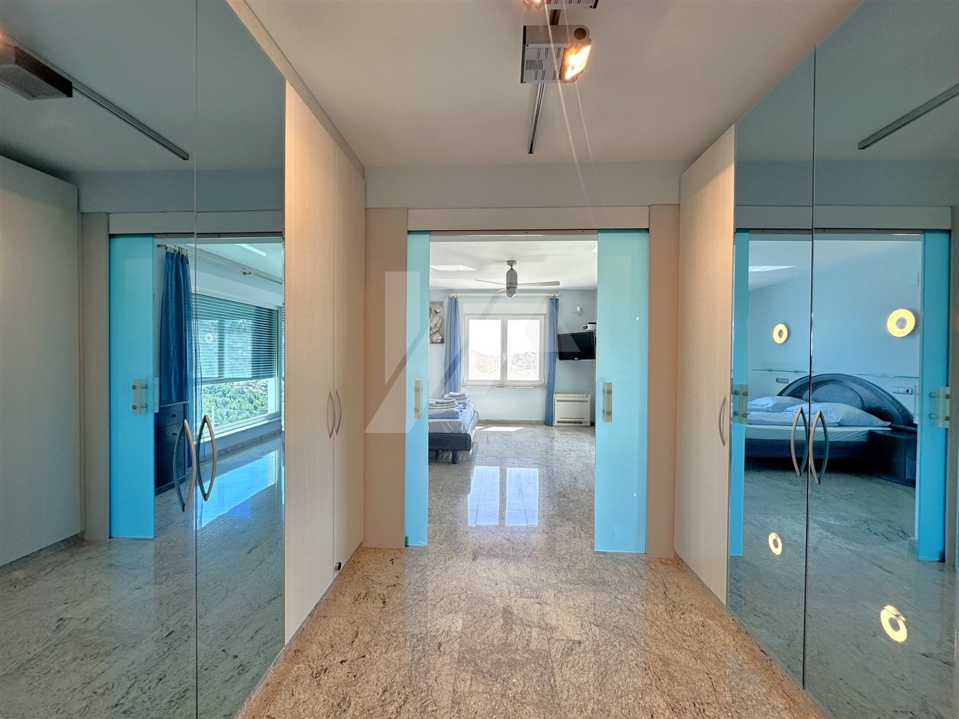 Villa mit Panoramablick auf das Meer zum Verkauf in Moraira, Costa Blanca.