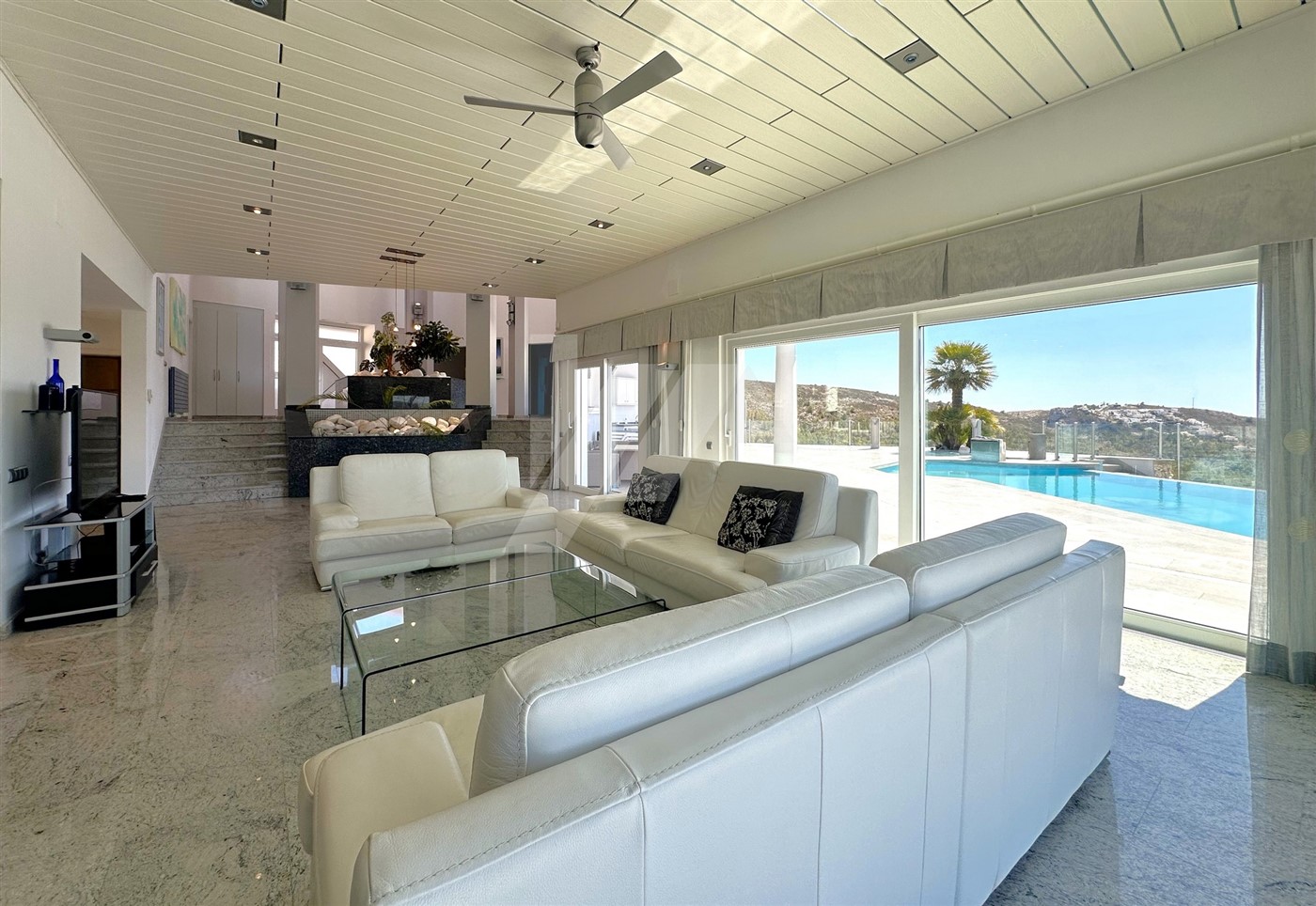 Villa mit Panoramablick auf das Meer zum Verkauf in Moraira, Costa Blanca.