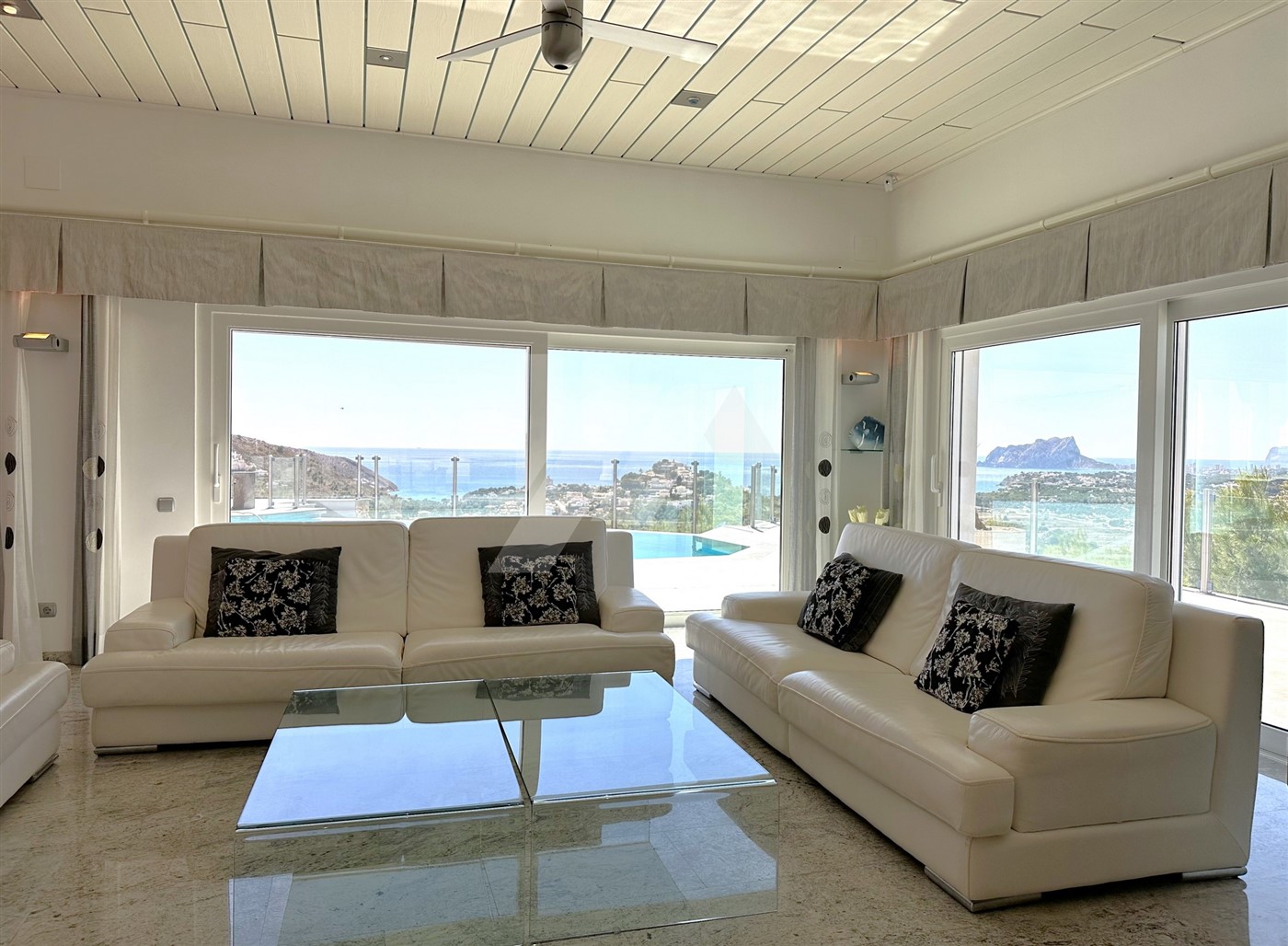 Villa mit Panoramablick auf das Meer zum Verkauf in Moraira, Costa Blanca.