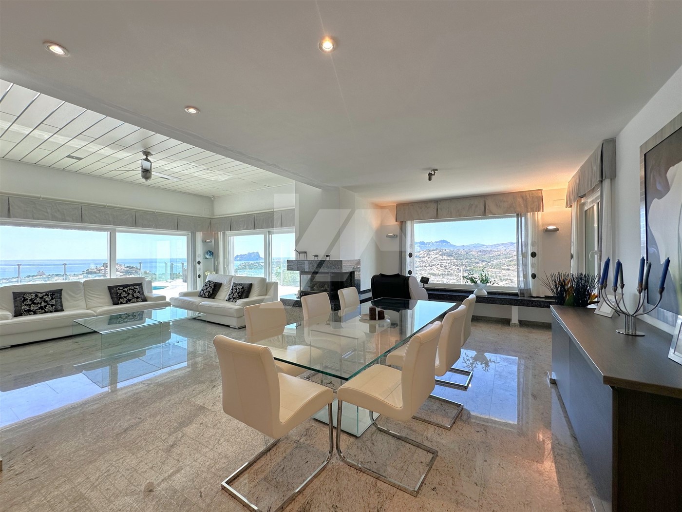 Villa mit Panoramablick auf das Meer zum Verkauf in Moraira, Costa Blanca.