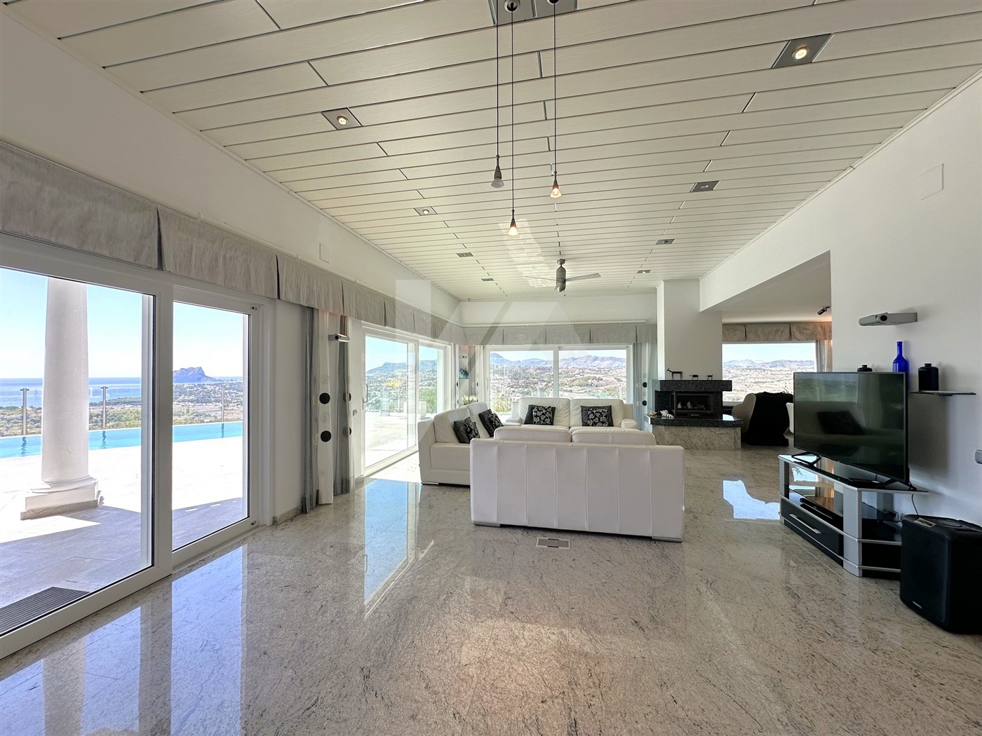 Villa mit Panoramablick auf das Meer zum Verkauf in Moraira, Costa Blanca.