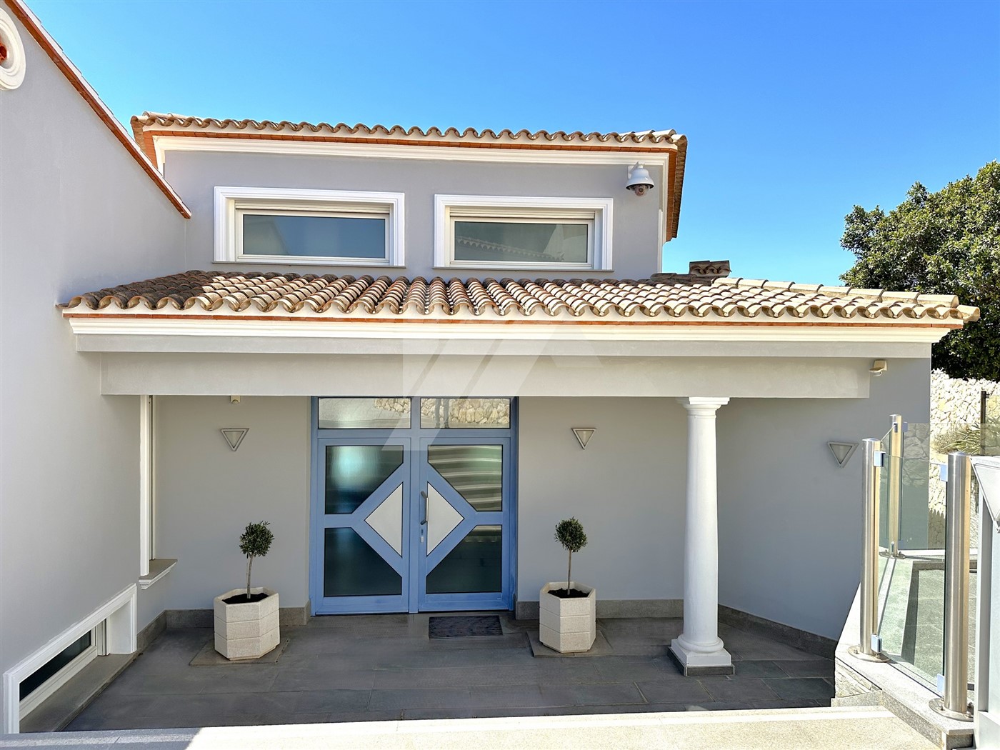Villa mit Panoramablick auf das Meer zum Verkauf in Moraira, Costa Blanca.