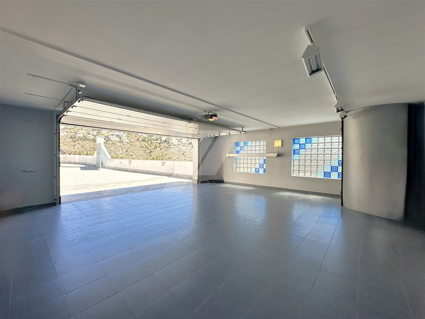Villa mit Panoramablick auf das Meer zum Verkauf in Moraira, Costa Blanca.