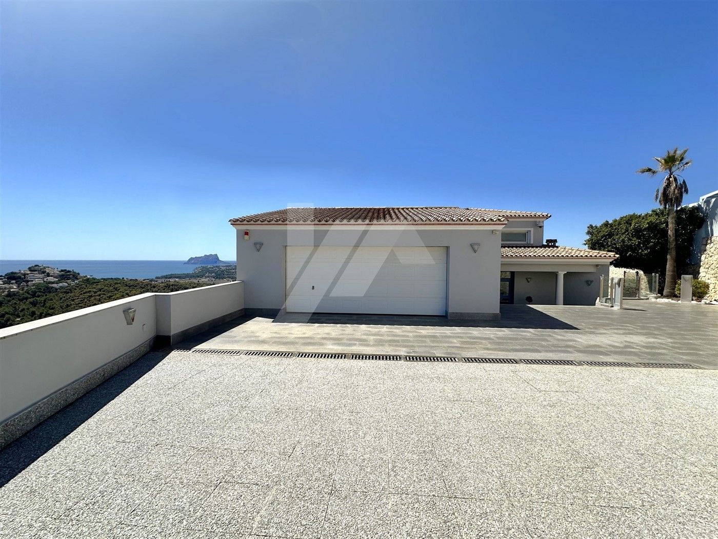 Villa mit Panoramablick auf das Meer zum Verkauf in Moraira, Costa Blanca.