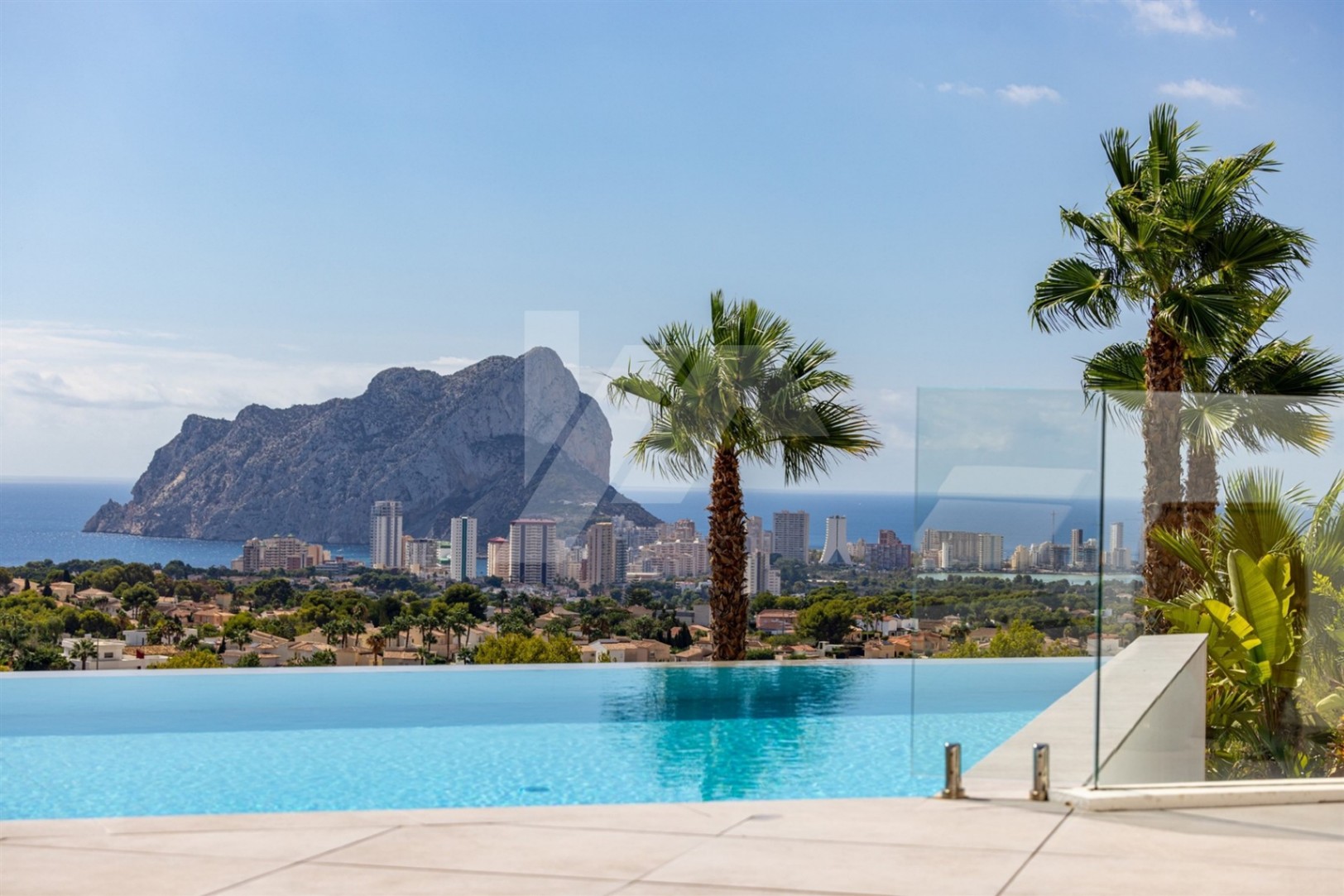 Luxusvilla mit Panoramablick auf das Meer und den ikonischen Peñon de Ifach, Benissa.