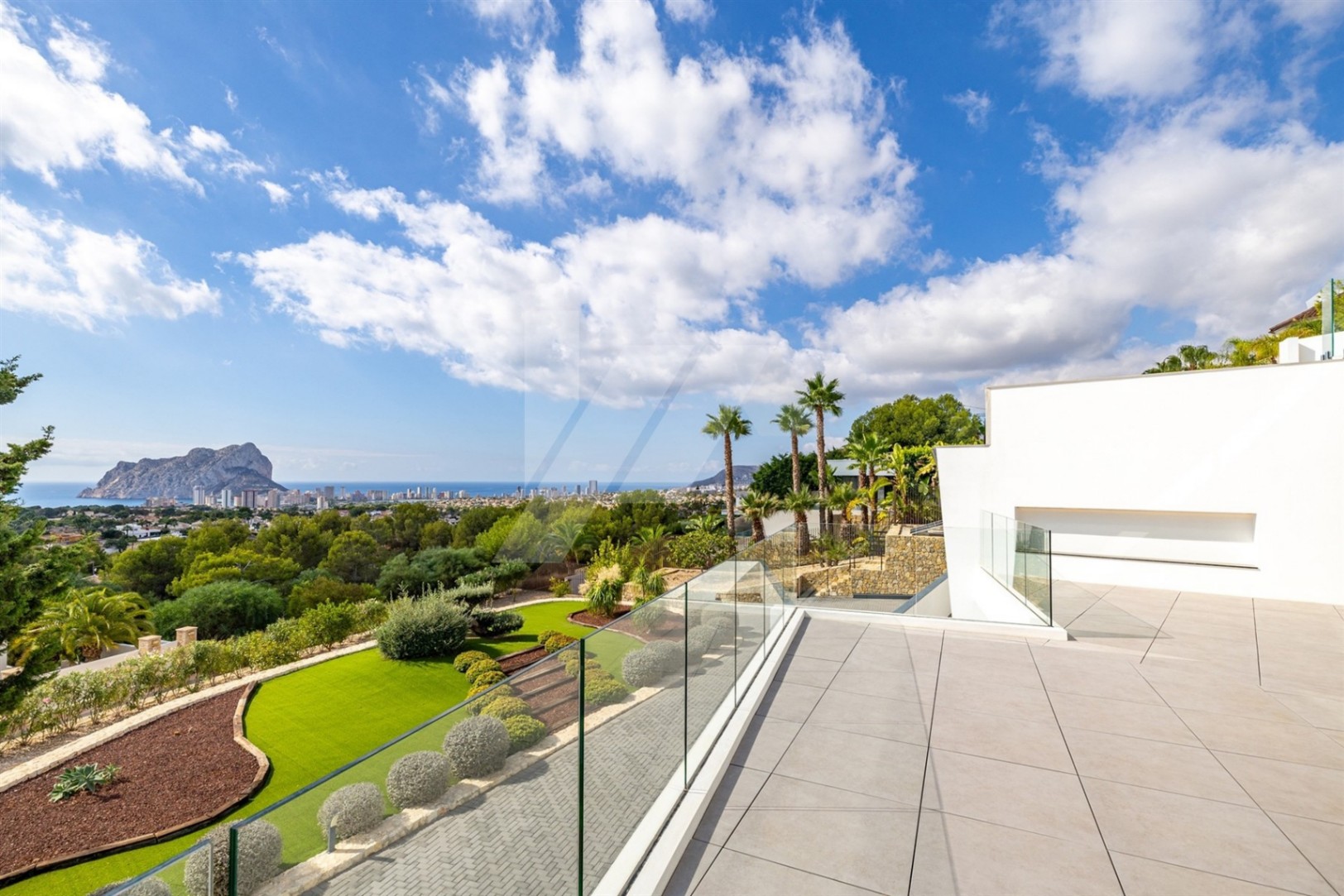 Luxusvilla mit Panoramablick auf das Meer und den ikonischen Peñon de Ifach, Benissa.