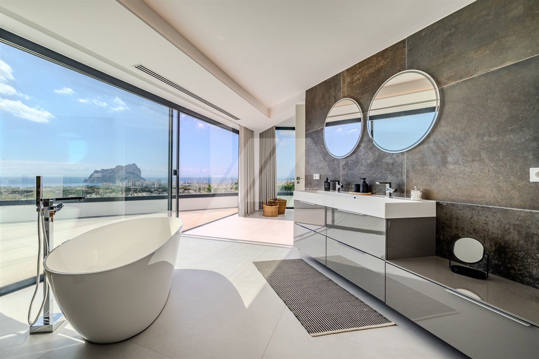 Luxusvilla mit Panoramablick auf das Meer und den ikonischen Peñon de Ifach, Benissa.