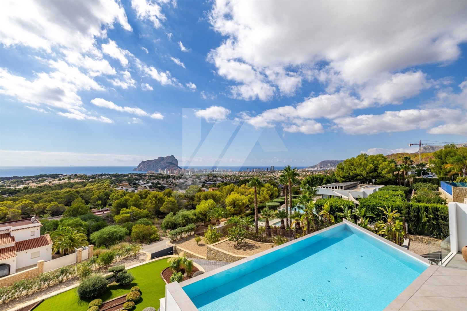 Luxusvilla mit Panoramablick auf das Meer und den ikonischen Peñon de Ifach, Benissa.