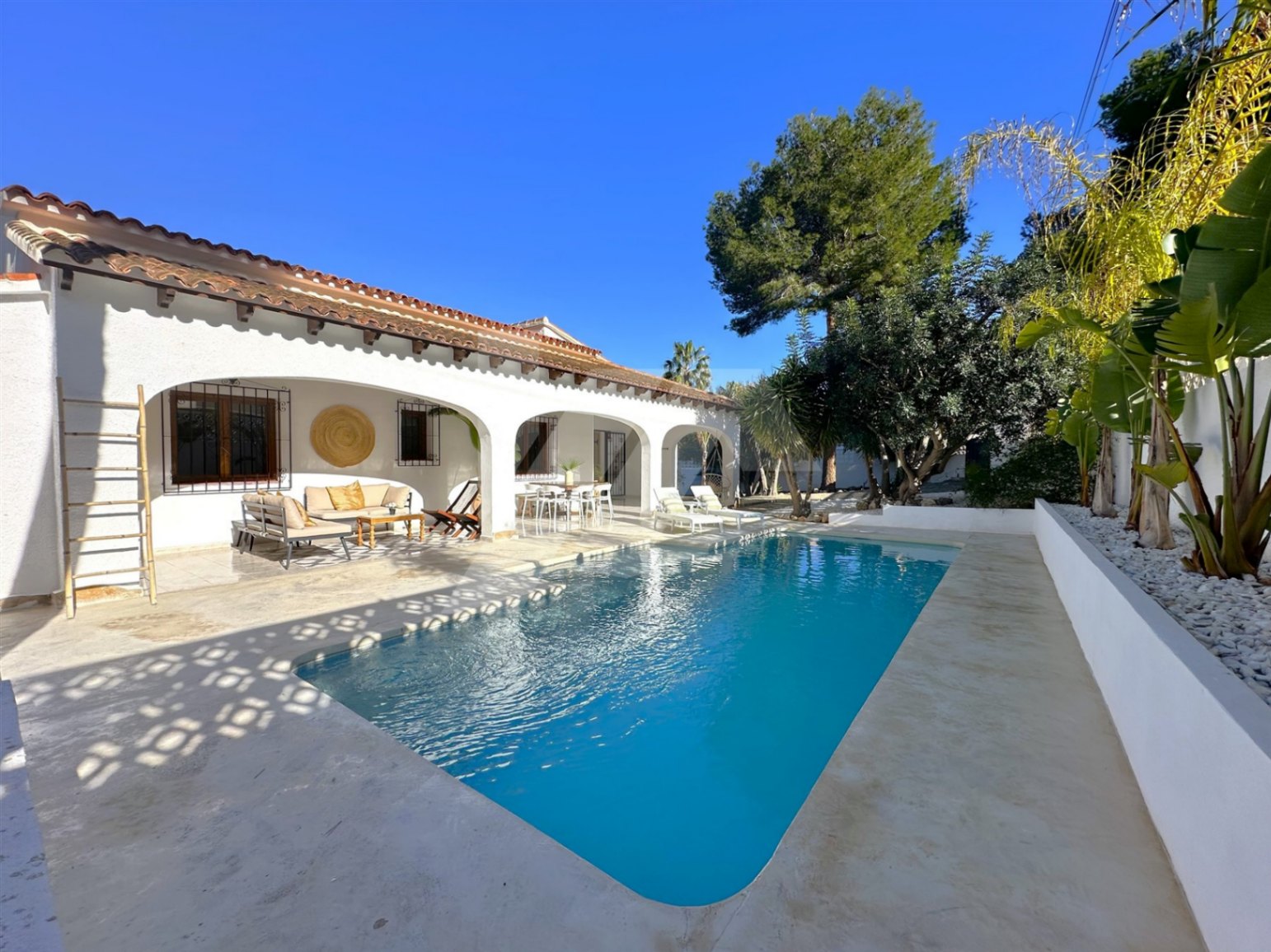 Haus zum Verkauf im mediterranen Stil von Moraira auf einer Ebene.