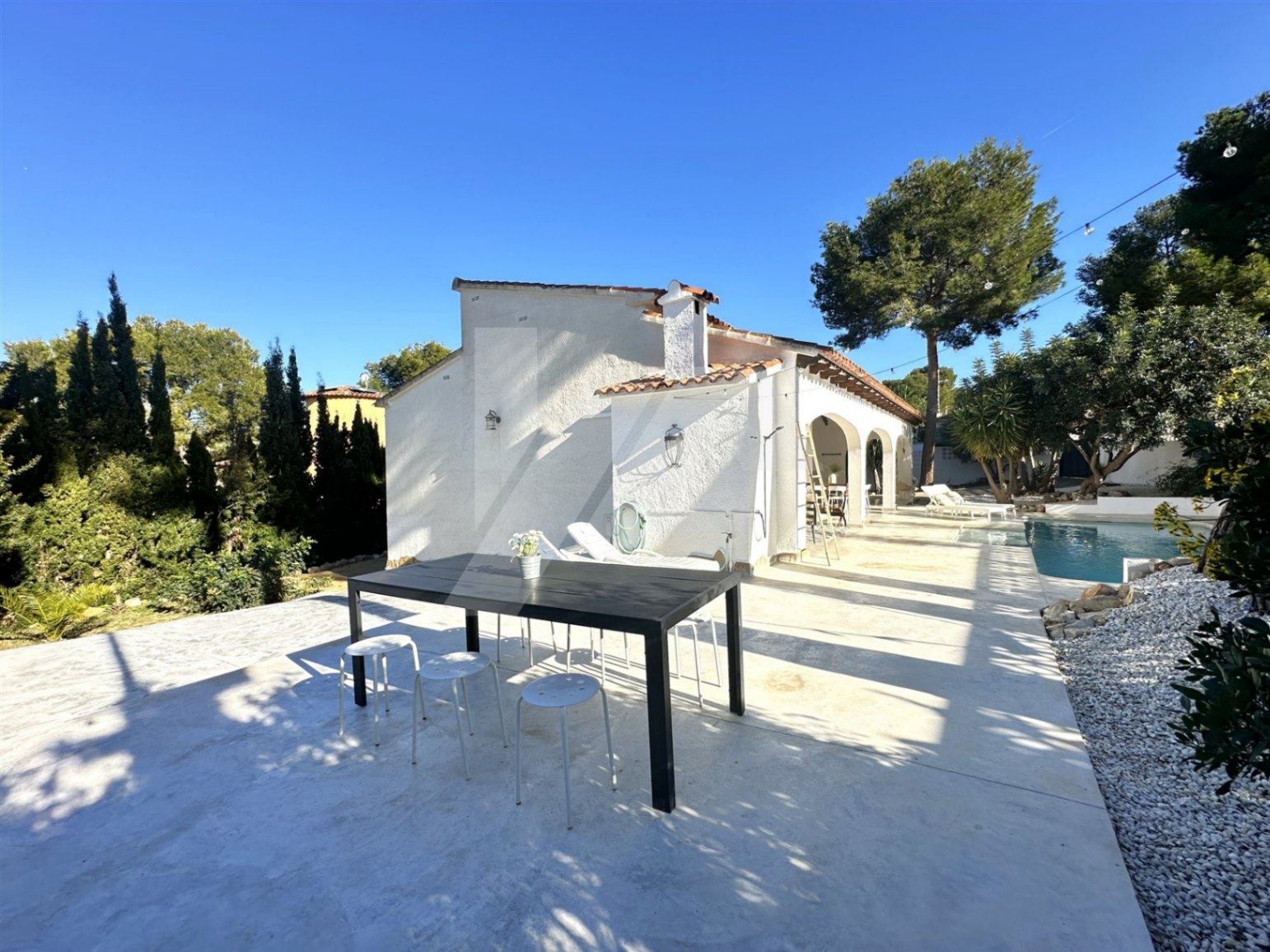 Haus zum Verkauf im mediterranen Stil von Moraira auf einer Ebene.
