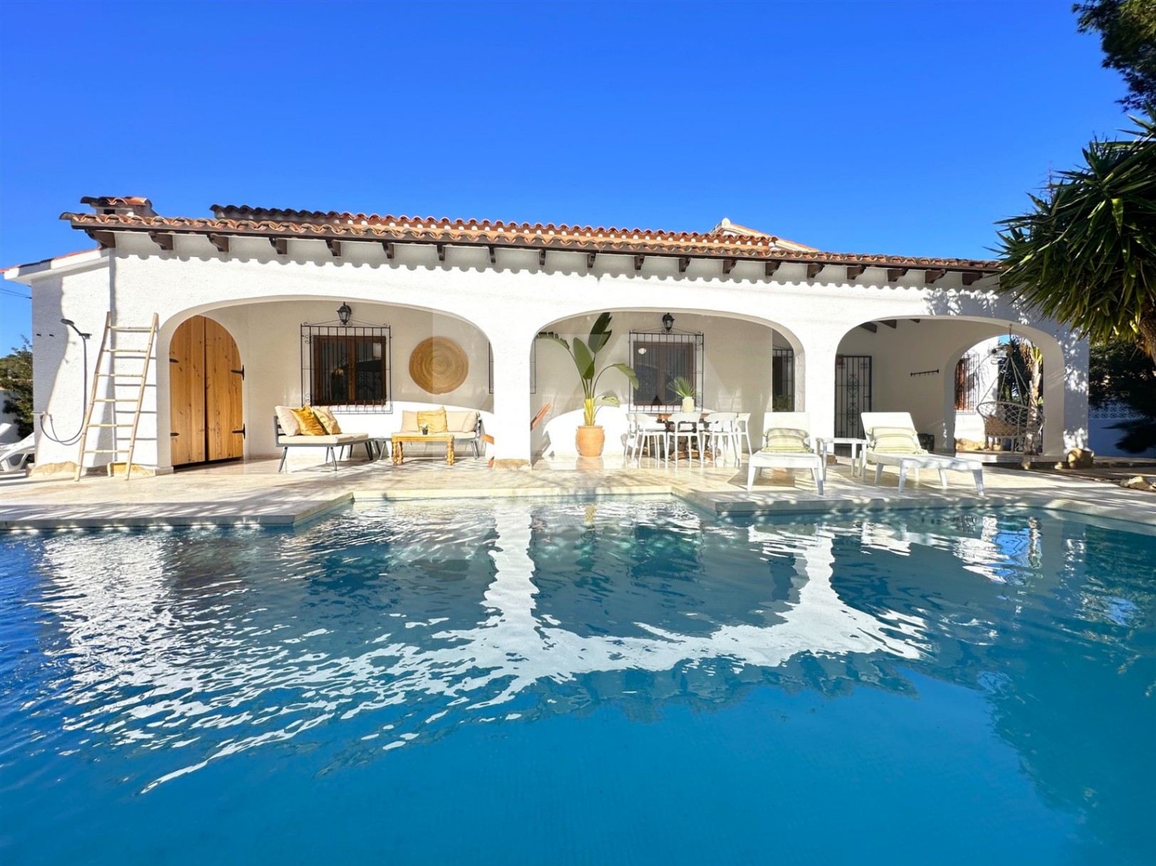 Haus zum Verkauf im mediterranen Stil von Moraira auf einer Ebene.