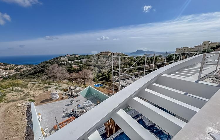 Modernes Villa-Chalet zu verkaufen in Altea Hills mit 4 Schlafzimmern und Infinity-Pool