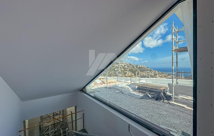 Modernes Villa-Chalet zu verkaufen in Altea Hills mit 4 Schlafzimmern und Infinity-Pool